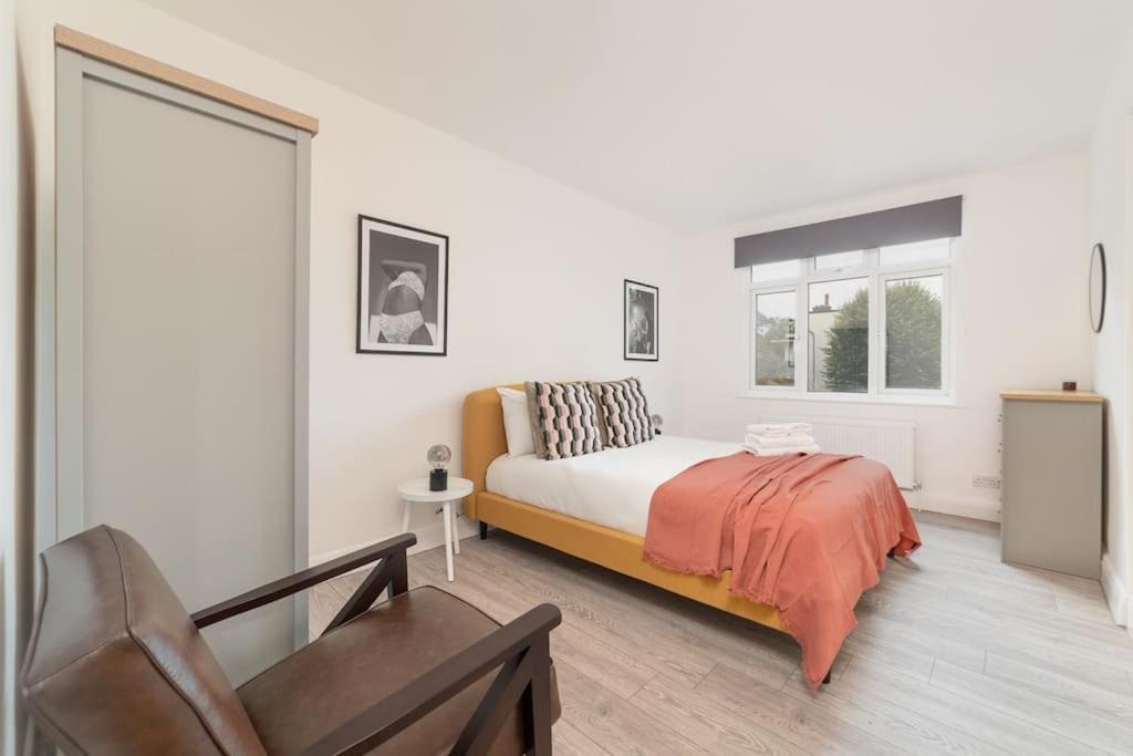 Two Bedroom Apartment By Buonomo Stays Short Lets & Serviced Accommodation In Balham With Balcony Londres Exterior foto