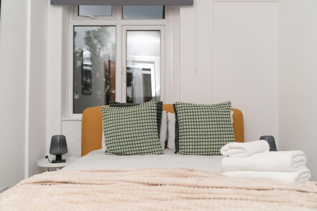 Two Bedroom Apartment By Buonomo Stays Short Lets & Serviced Accommodation In Balham With Balcony Londres Exterior foto